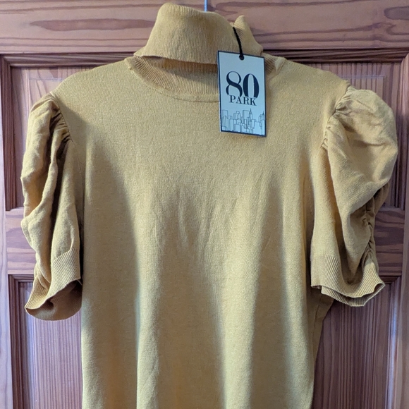 80 Park Short Sleeve Sweater - Picture 2 of 6